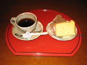ケーキと焙煎コーヒー　600円